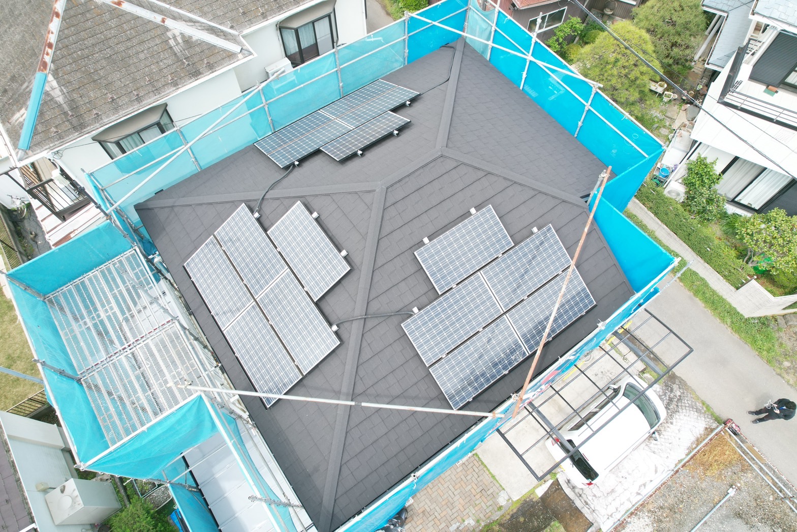 太陽光パネル着脱、復旧工事　セネター屋根カバー工事、雨樋交換工事