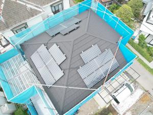 太陽光パネル付き　屋根カバー施工完成